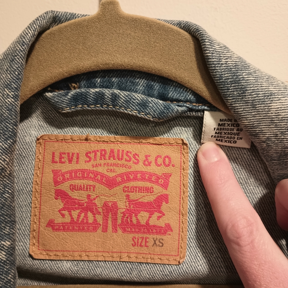 Levi's jean jacket acid wash XS - Picture 2 of 3